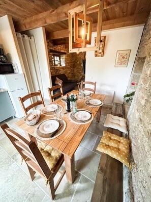 Dining - Gîtes de France® - La Cazelle (SAINT CHELS)