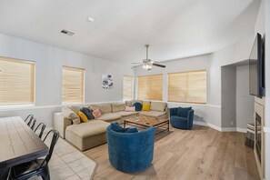 Unclassified image, 2 of 35, button - 4 bedroom 2 bath home with pool, wi-fi, laundry (Mesa)