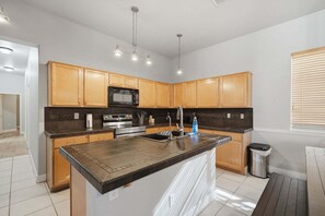 Fridge, microwave, oven, stovetop - 4 bedroom 2 bath home with pool, wi-fi, laundry (Mesa)
