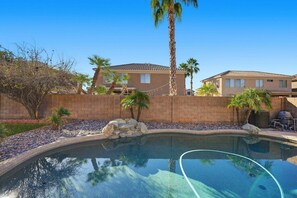 Outdoor pool - 4 bedroom 2 bath home with pool, wi-fi, laundry (Mesa)
