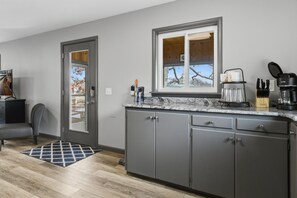 Maison, 1 très grand lit et 1 canapé-lit, patio (Little Smokey Cabin) | Cuisine privée