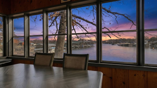 Nhà, 1 giường cỡ king và sofa giường, sân hiên (Little Smokey Cabin)