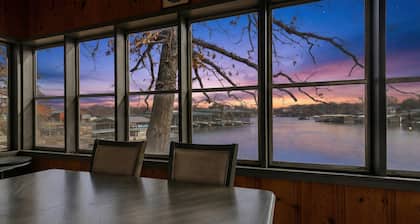 Charming & Cozy Waterfront Cabin at 21mm Near Shorty Pants