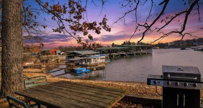 Charming & Cozy Waterfront Cabin at 21mm Near Shorty Pants
