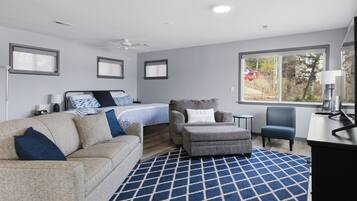 House, 1 King Bed with Sofa bed, Patio (Little Smokey Cabin)