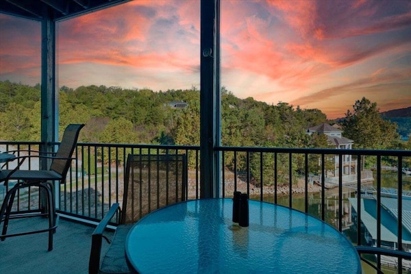 Lakefront Condo W/ 3 Pools, Boat Slip & Patio Views At 13mm Of The Big Niangua - Camdenton, MO