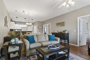 คอนโด, หลายเตียง, ใช้สระว่ายน้ำได้ (Between Games)