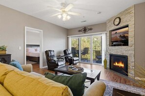 คอนโด, หลายเตียง, ใช้สระว่ายน้ำได้ (Between Games)