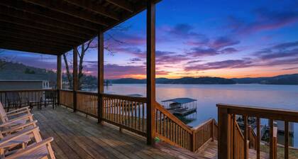Lakefront Log Cabin With Private Dock, Two Decks & Cozy Comfort at 35mm in Sunrise Beach