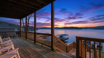Lakefront Log Cabin With Private Dock, Two Decks & Cozy Comfort at 35mm in Sunrise Beach