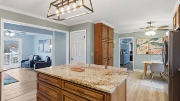 House, Multiple Beds, Patio (Scenic Oasis) | Private kitchen