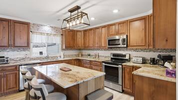 House, Multiple Beds, Patio (Scenic Oasis) | Private kitchen