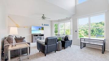 House, Multiple Beds, Patio (Paradise Lookout) | Living area