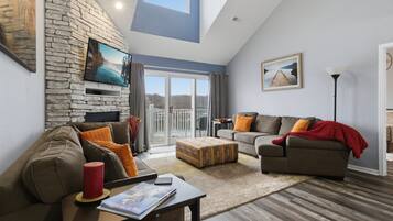 Condo, Multiple Beds, Pool Access (Sun-Kissed Serenity) | Living area