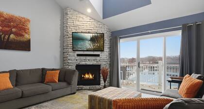 Lake Views & Loft Retreat for Kids w/ 12x30 Slip at Mm11