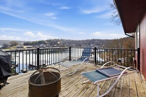 BBQ/picnic Area - Family-friendly Lakefront Home Near Shorty Pants Bar 21 MM (Osage Beach)