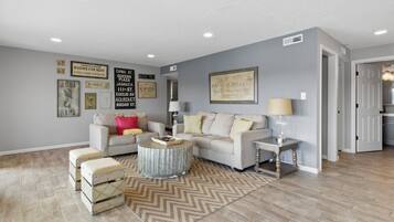 House, Multiple Beds, Patio (Shorty's Getaway) | Living area