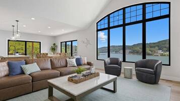 House, Multiple Beds, Patio (The Twelve) | Living area