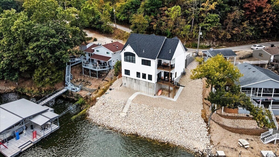 Modern Lakefront Escape The Twelve