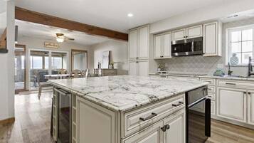 House, Multiple Beds, Hot Tub (Ozark Getaway) | Private kitchen