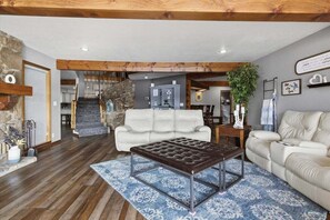 Living area - Lakefront Home w/ Private Dock, Slip, Kayaks & Paddleboards at the 7mm (Gravois Mills)