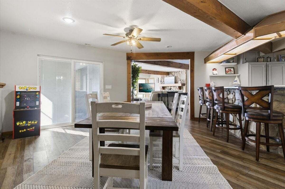 5 bedrooms, individually decorated, individually furnished, bed sheets