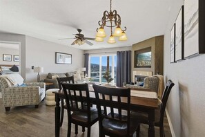 Interior - Serenity Now Retreat (Camdenton)