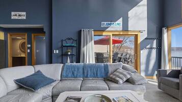 House, Multiple Beds, Patio (Highline Hideaway) | Living area