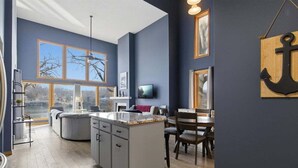 Hus, flere senger, terrasse (Highline Hideaway) | Oppholdsområde