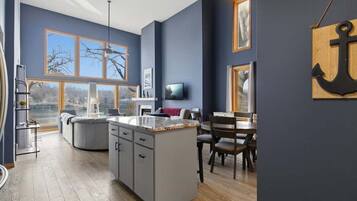 House, Multiple Beds, Patio (Highline Hideaway) | Living area