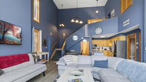 Hus, flere senger, terrasse (Highline Hideaway) | 3 soverom, individuelt dekorert, individuelt innredet og sengetøy