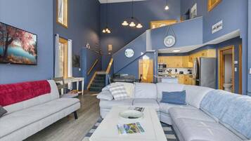 House, Multiple Beds, Patio (Highline Hideaway) | 3 bedrooms, individually decorated, individually furnished, bed sheets