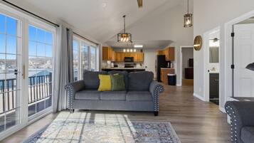 House, Multiple Beds, Patio (Runabout Retreat)