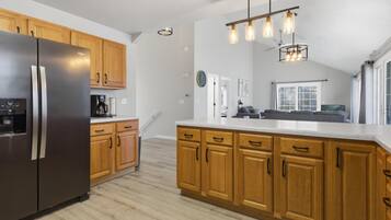 House, Multiple Beds, Patio (Runabout Retreat) | Private kitchen
