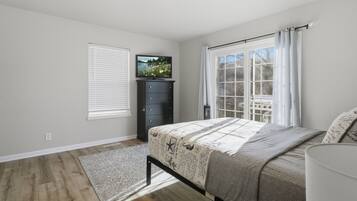 House, Multiple Beds, Patio (Runabout Retreat) | 4 bedrooms, individually decorated, individually furnished, bed sheets