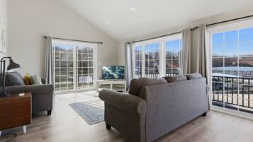 House, Multiple Beds, Patio (Runabout Retreat)