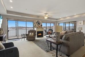 Apartamento, varias camas, patio (Bernie`s at The Falls) | Zona de estar