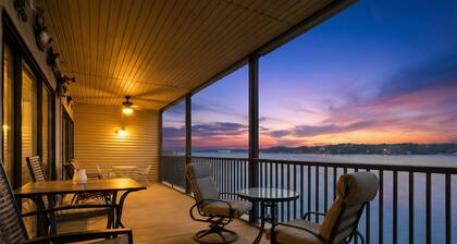 Lakeview Condo at The Falls w/ Wraparound Screened Porch, 2 PWC Slips & Pools at 2 MM