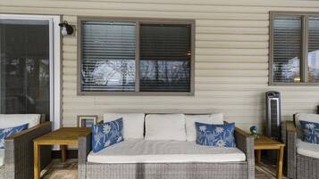 Ferienhaus, Mehrere Betten, Poolzugang, Gartenblick (Hopetown Hideaway) | Terrasse/Patio