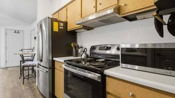 House, Multiple Beds, Pool Access, Garden View (Hopetown Hideaway) | Private kitchen