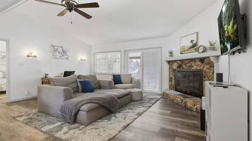 House, Multiple Beds, Pool Access, Garden View (Hopetown Hideaway)