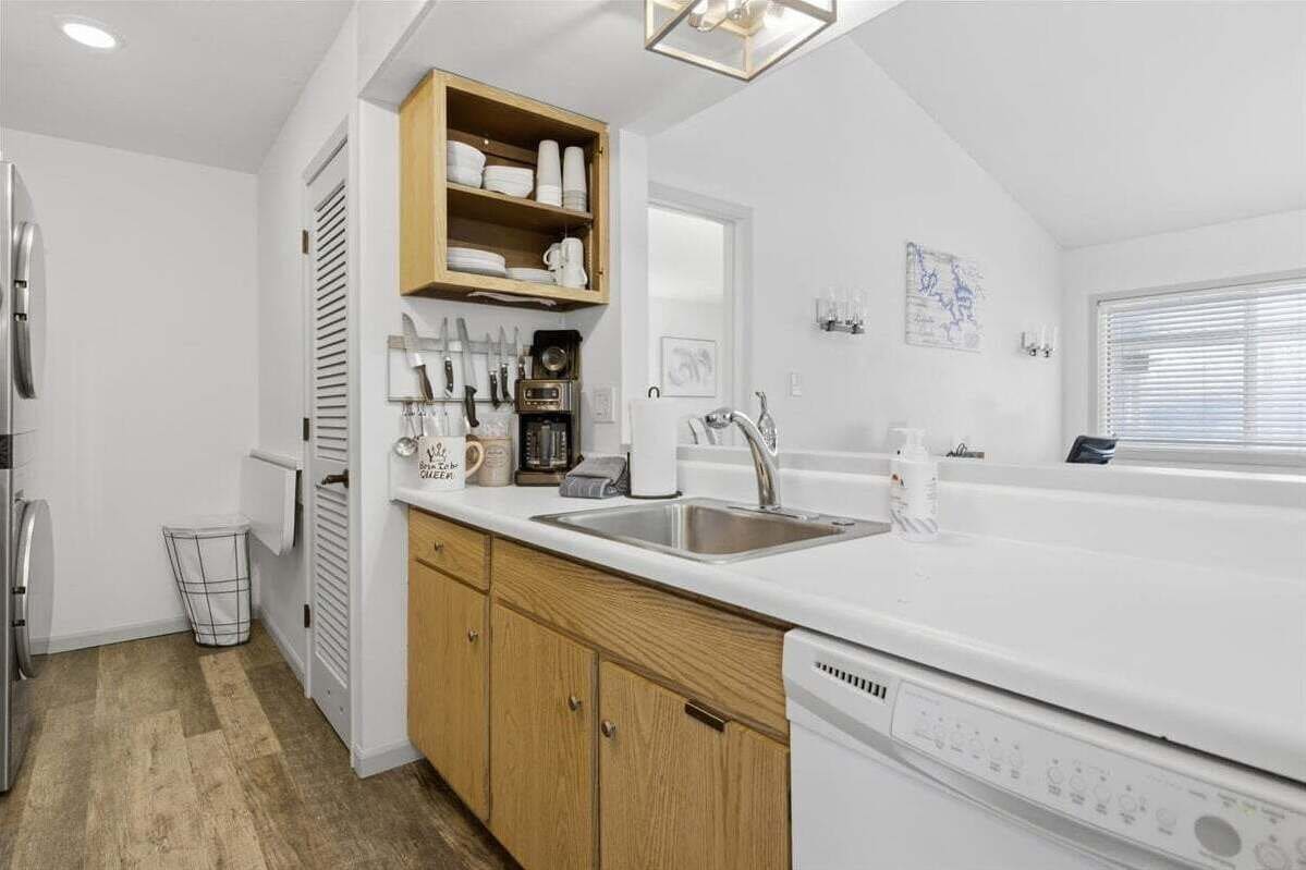 House, Multiple Beds, Pool Access, Garden View (Hopetown Hideaway) | Private kitchen