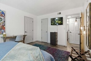 2 bedrooms, individually decorated, individually furnished, bed sheets - Prime Osage Beach Home, Pet-friendly w/ Garage Near Margaritaville, Dining & Golf (Osage Beach)