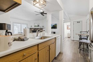 Nhà, nhiều giường, có thể sử dụng hồ bơi, quang cảnh vườn (Hopetown Hideaway)