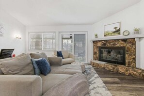 Living area - Prime Osage Beach Home, Pet-friendly w/ Garage Near Margaritaville, Dining & Golf (Osage Beach)