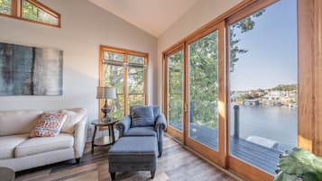 House, Berbilang Katil, Patio (LakeHurst Lookout) | Ruang tamu