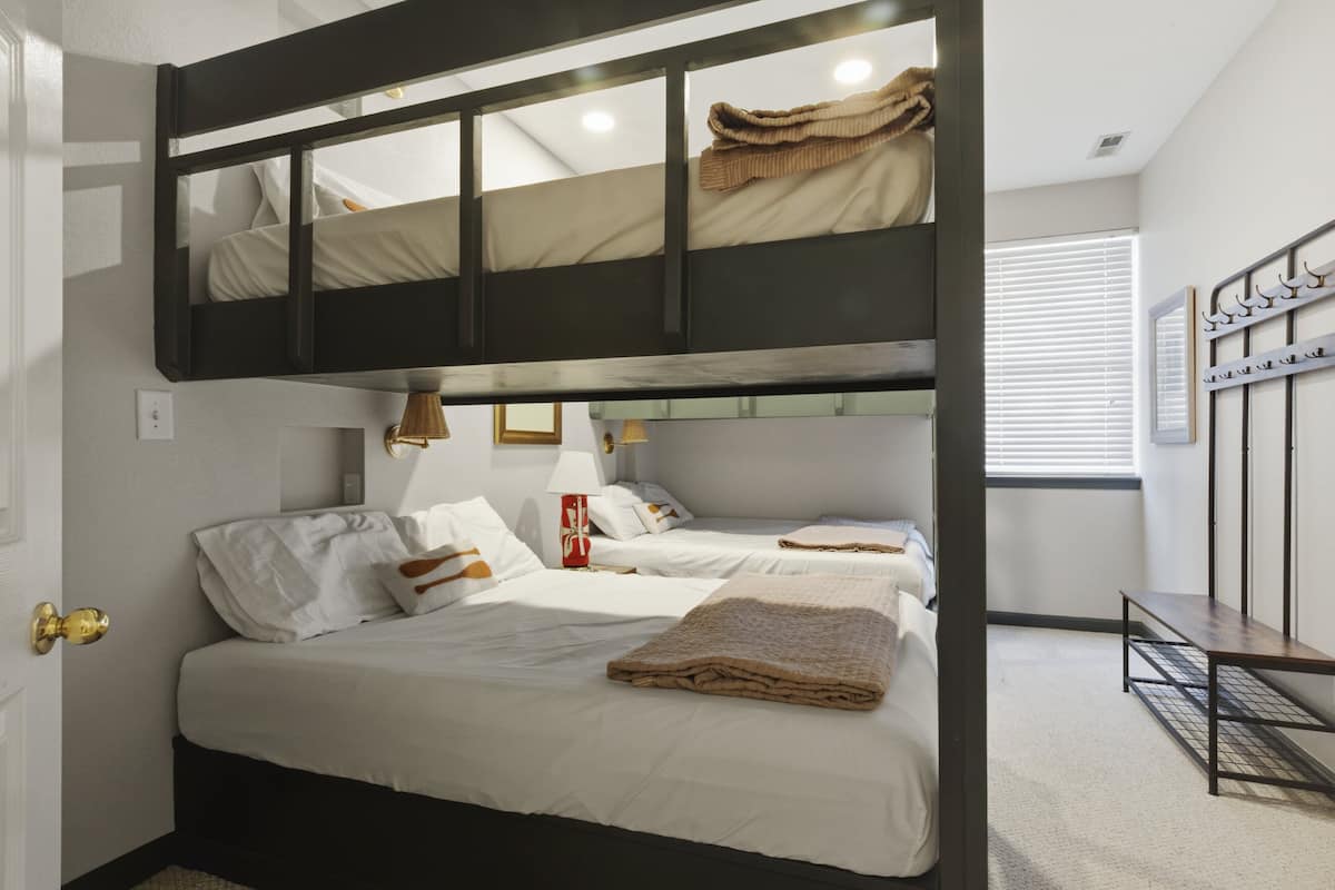 House, Multiple Beds, Pool Access, Garden View (Golf View Haven) | 5 bedrooms, individually decorated, individually furnished, bed sheets