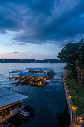 Lake - Upscale Lakefront Condo at 2mm With Pools, Slip, and Main Channel Views (Lake Ozark)