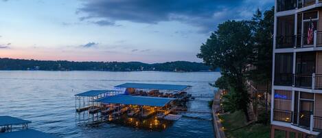 Apartment, Mehrere Betten, Balkon (Lakeside at Westshore) | Blick auf den See
