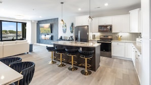 Condo, nhiều giường, có thể sử dụng hồ bơi, quang cảnh thành phố (Off the Hook at Topsider) | Bếp riêng